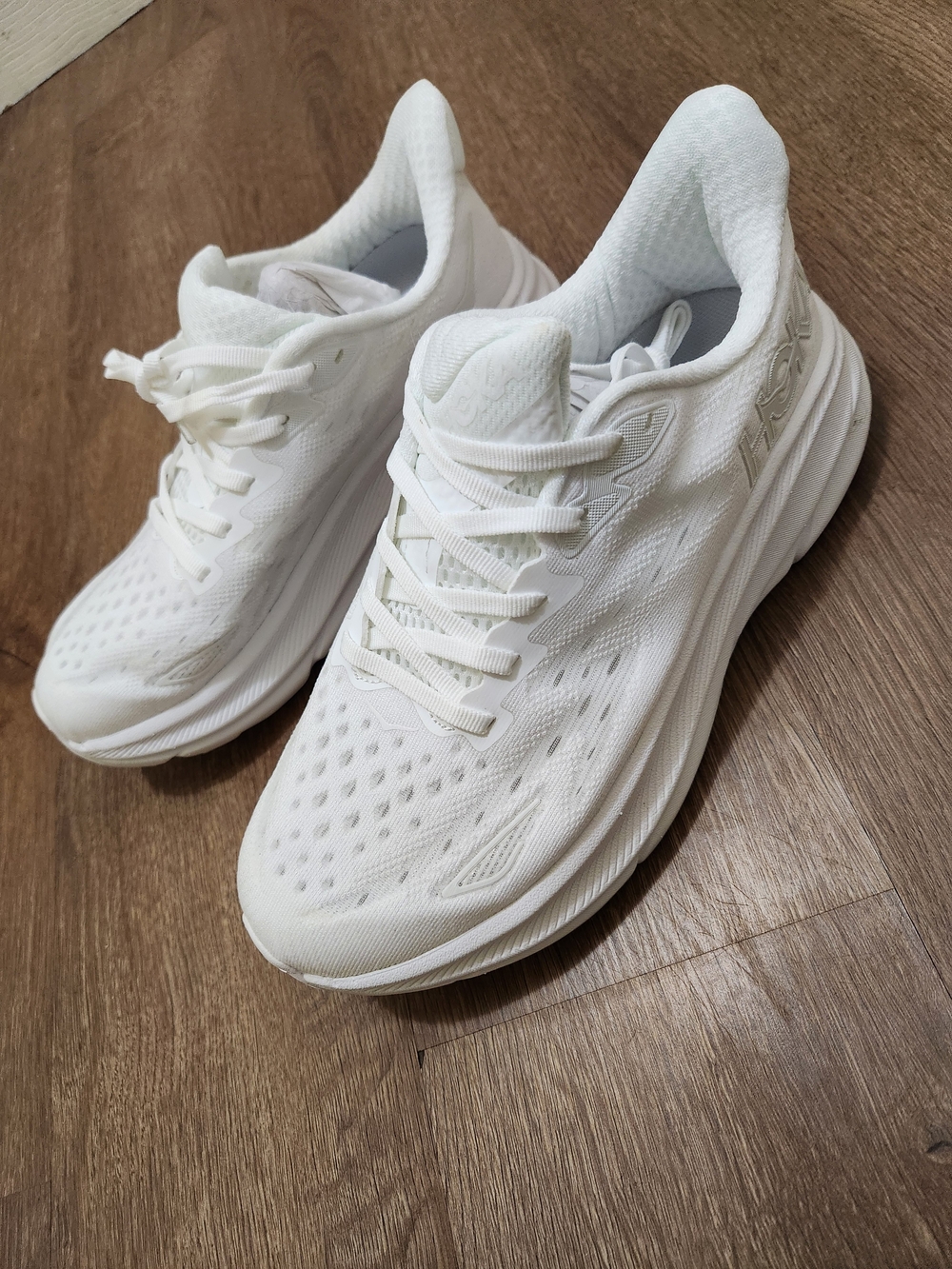 Hoka One One Clifton 9 Sneakers Women Shoes Size 7.5